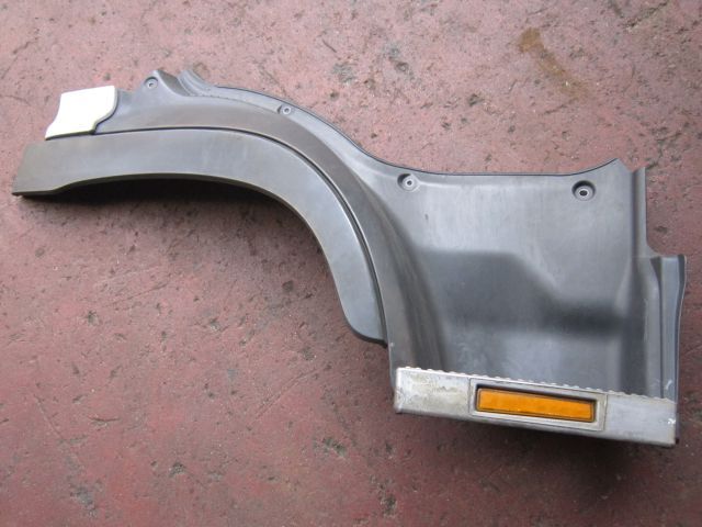 Fフェンダーパネル(右)