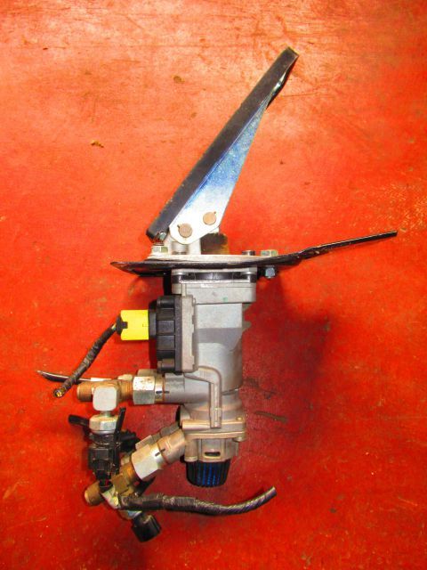 ブレーキバルブ