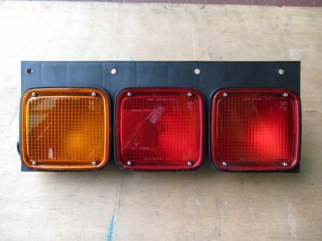 テールランプ(左)