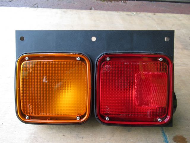 テールランプ(右)