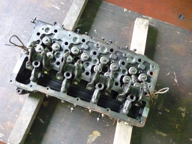 シリンダヘッド