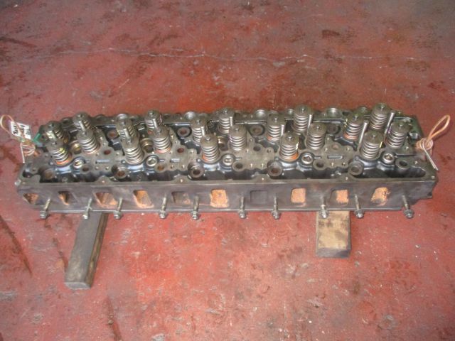 シリンダヘッド