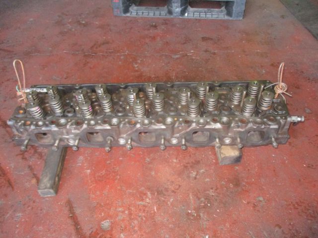 シリンダヘッド