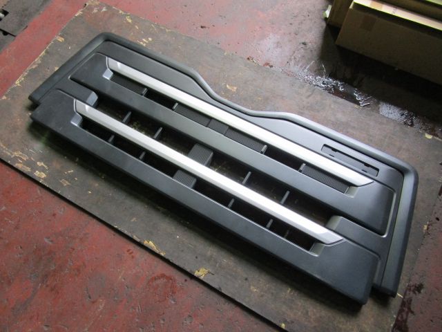 ラジエーターグリル