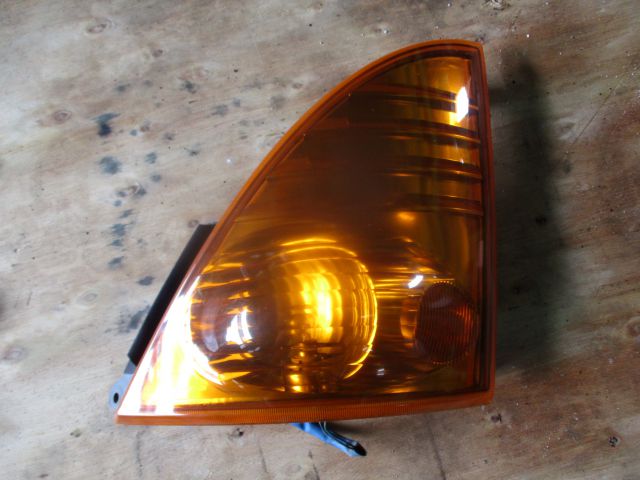 ウィンカー(左)