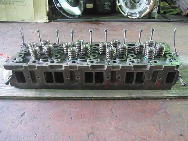 シリンダヘッド