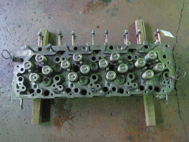 シリンダヘッド