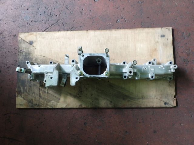 インレットマニホールド