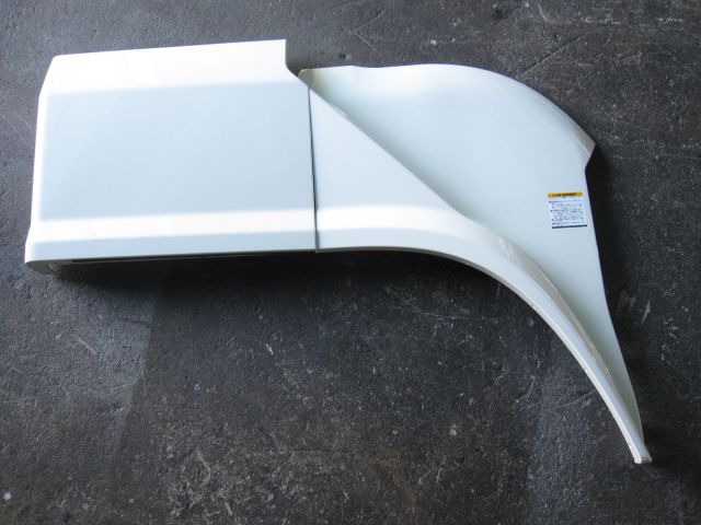Fフェンダーパネル(右)