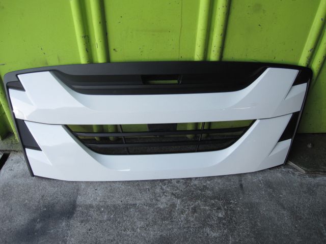 ラジエーターグリル