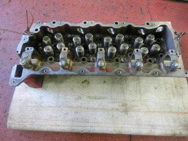 シリンダヘッド