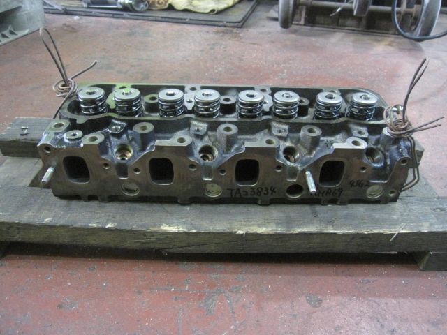 シリンダヘッド