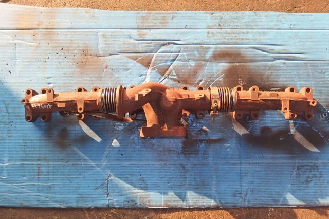 エキゾーストマニホールド