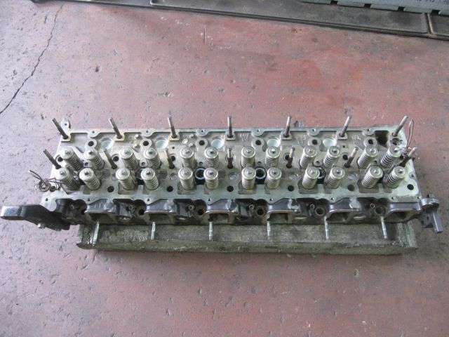 シリンダヘッド