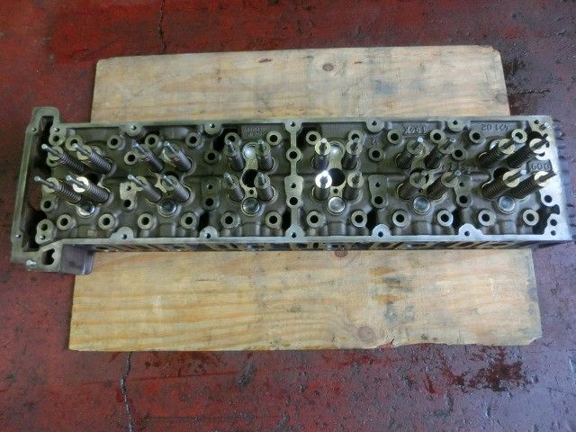 シリンダヘッド