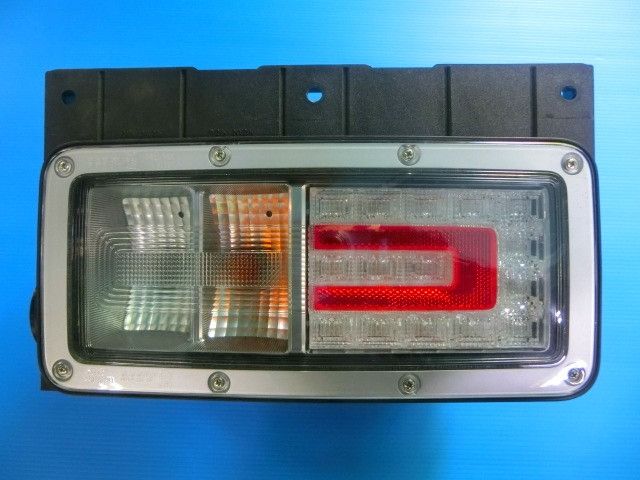テールランプ(左)