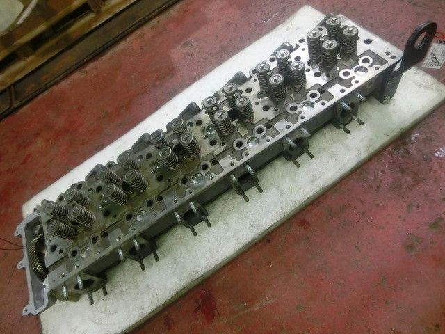 シリンダヘッド