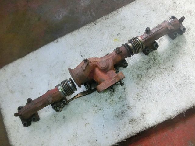 エキゾーストマニホールド