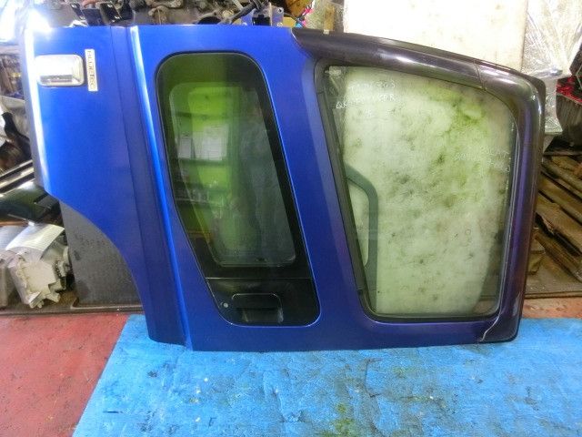 FドアAy(左)