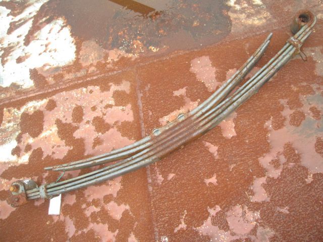 リーフスプリングAy(後右)