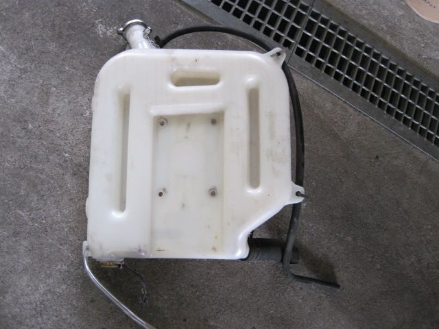 ラジエーターサブタンク
