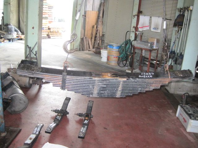 リーフスプリングAy(後左)