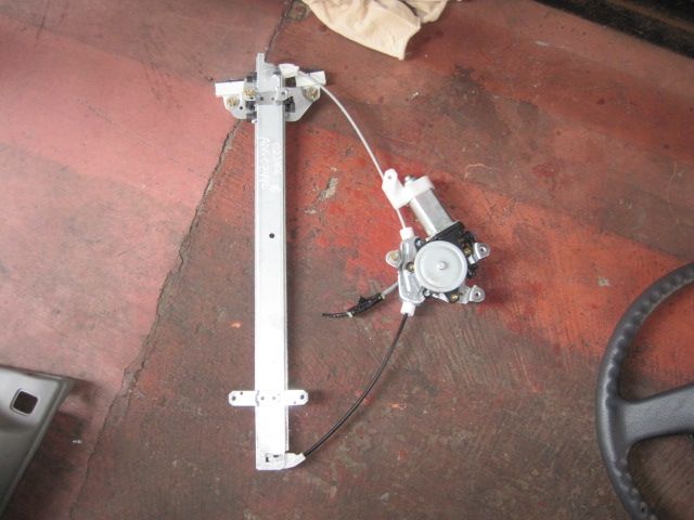 Fドアレギュレーター(右)