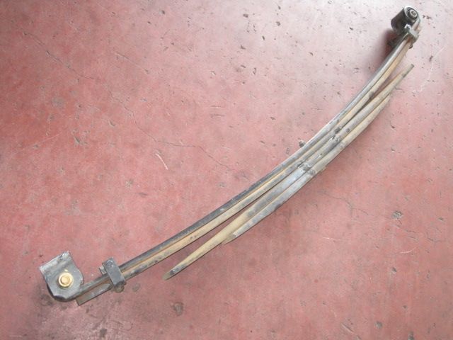 リーフスプリングAy(後右)