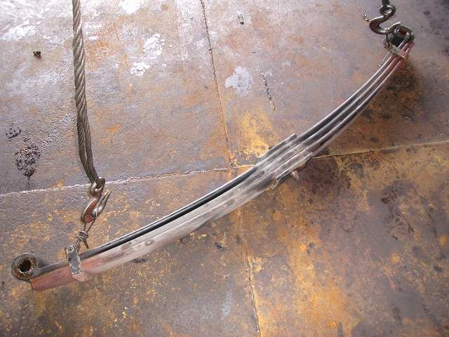 リーフスプリングAy(前右)