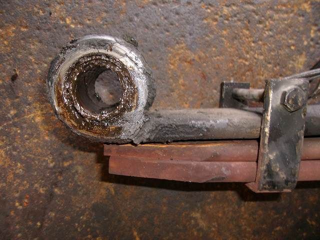 リーフスプリングAy(前左)