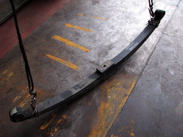 リーフスプリングAy(前左)