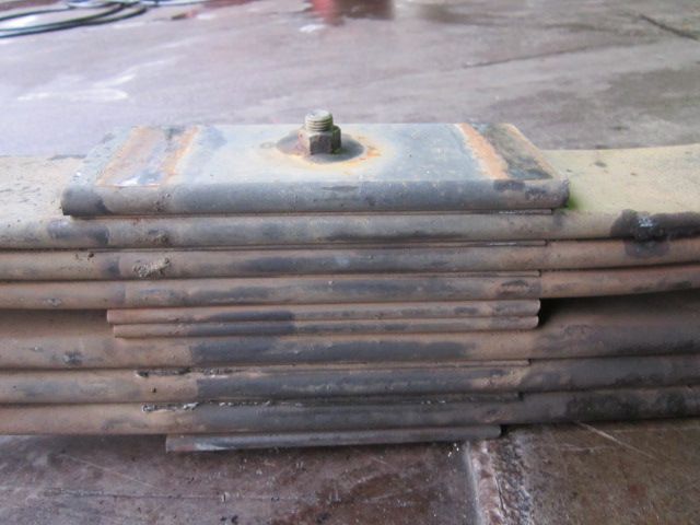 リーフスプリングAy(後左)