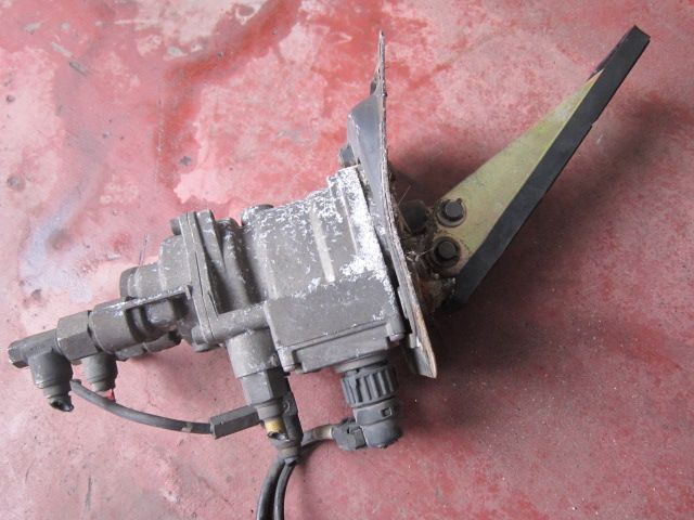 ブレーキバルブ