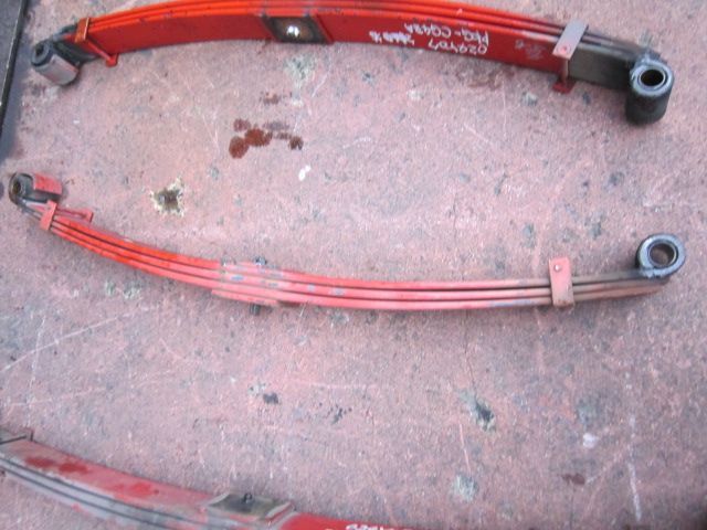 リーフスプリングAy(前左)