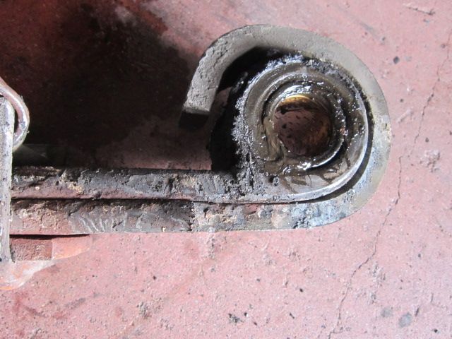 リーフスプリングAy(前左)