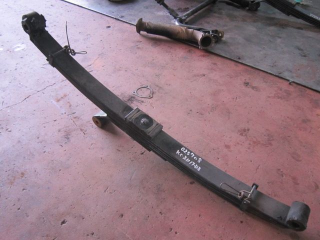 リーフスプリングAy(前右)