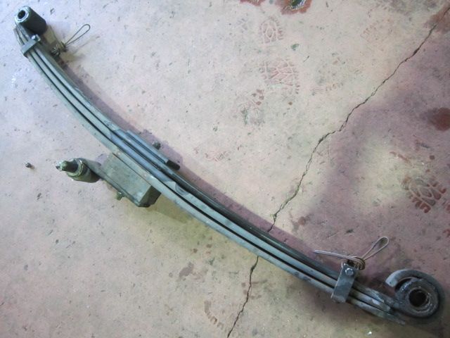 リーフスプリングAy(前右)