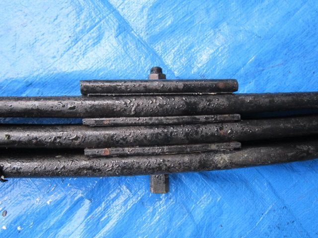 リーフスプリングAy(前左)