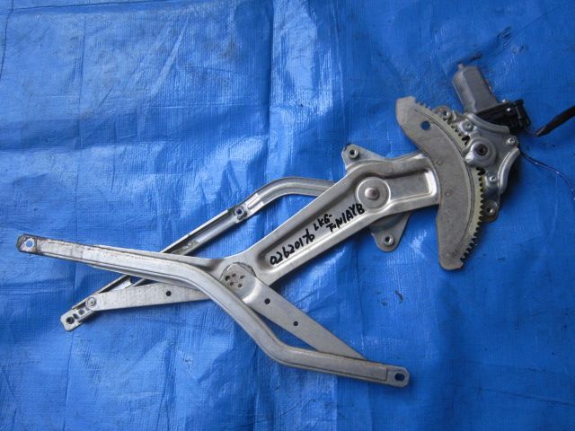 Fドアレギュレーター(右)