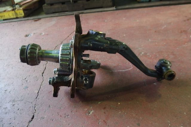 ナックルAy2軸目(右)