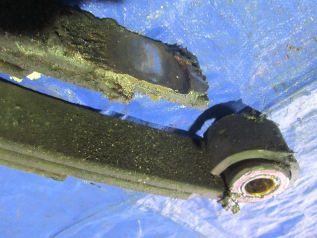 リーフスプリングAy(後左)