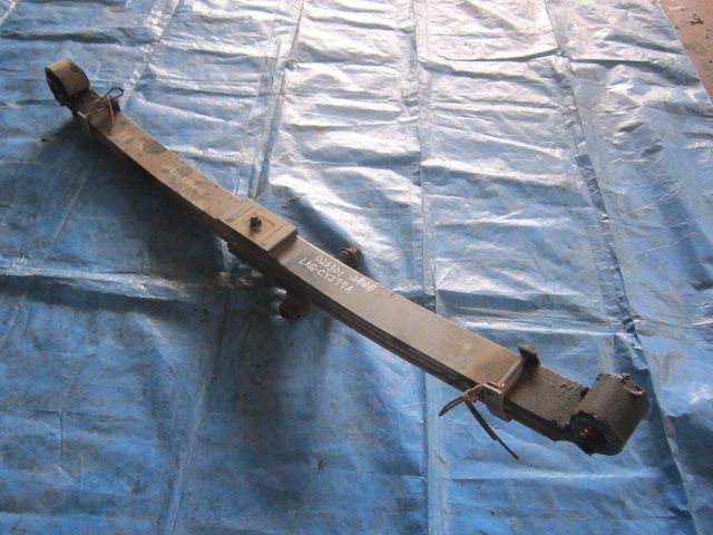 リーフスプリングAy(前左)