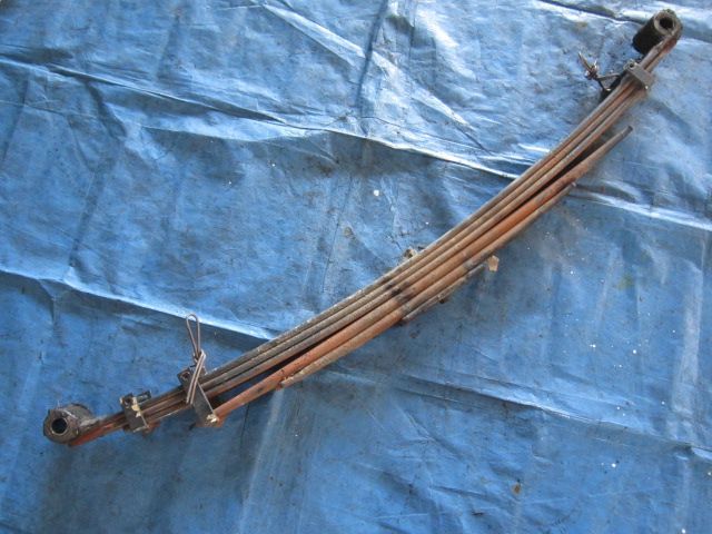 リーフスプリングAy(後右)