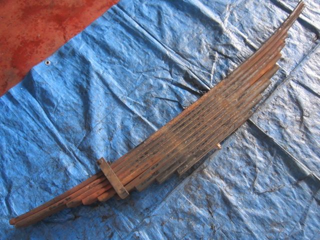 リーフスプリングAy(後右)