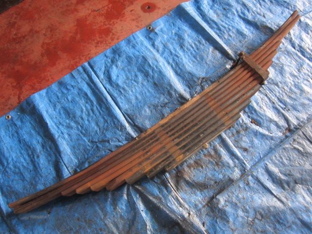 リーフスプリングAy(後左)