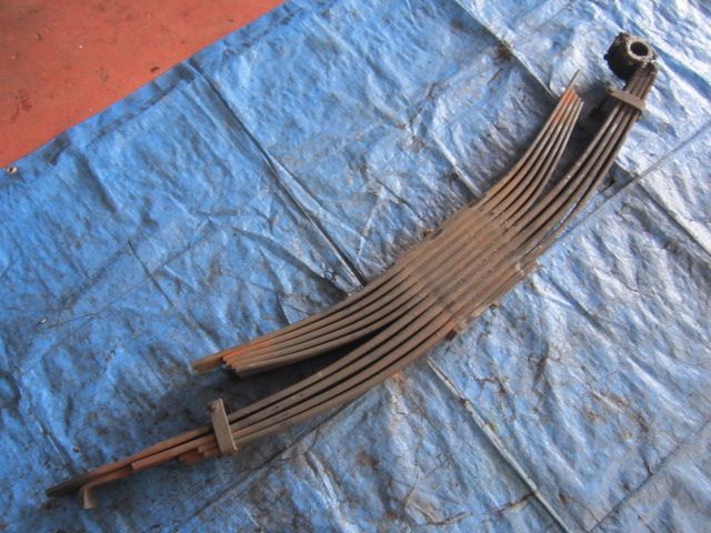 リーフスプリングAy(後右)