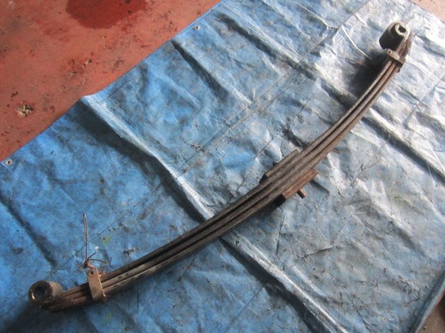 リーフスプリングAy(前右)