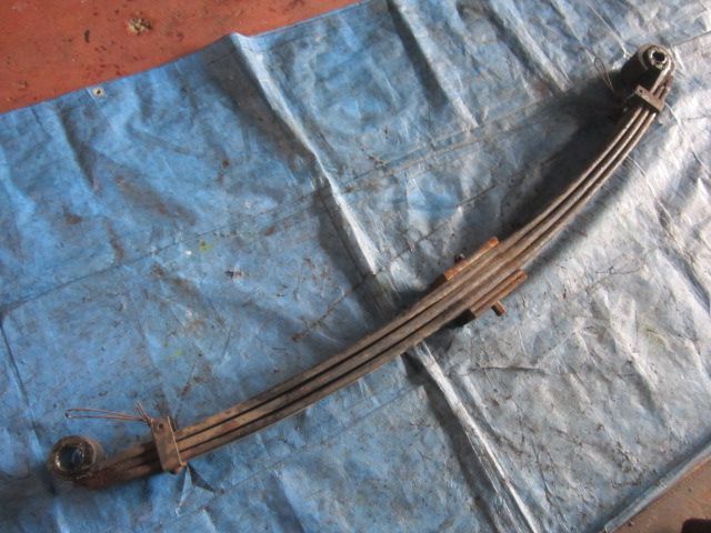 リーフスプリングAy(前左)