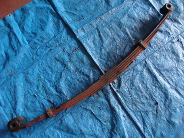 リーフスプリングAy(前左)