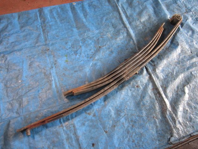 リーフスプリングAy(後右)